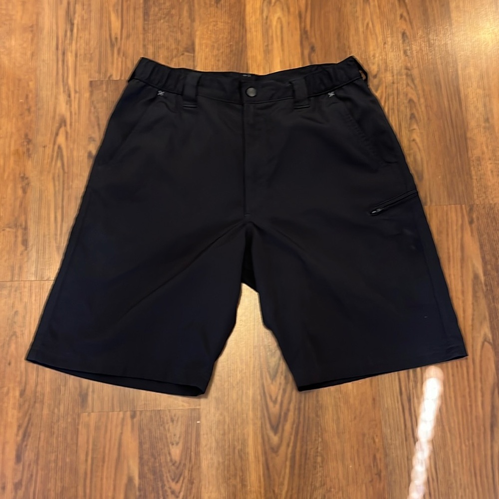 Men’s size 34 Wrangler All Terrain Gear 5 Pocket stretch waist shorts